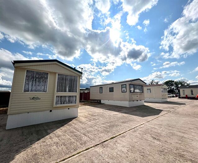 Park Home To Rent In Mile Tree Lane, Aldermans Green, Coventry, CV2