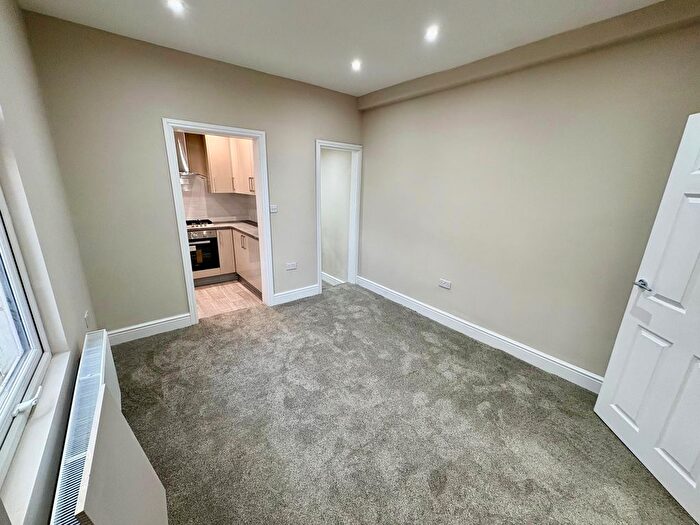2 Bedroom Flat To Rent In Cecil Road, Hounslow, TW3