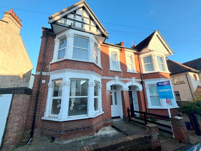 2 Bedroom Flat To Rent In Elm Road, Leigh-On-Sea, SS9