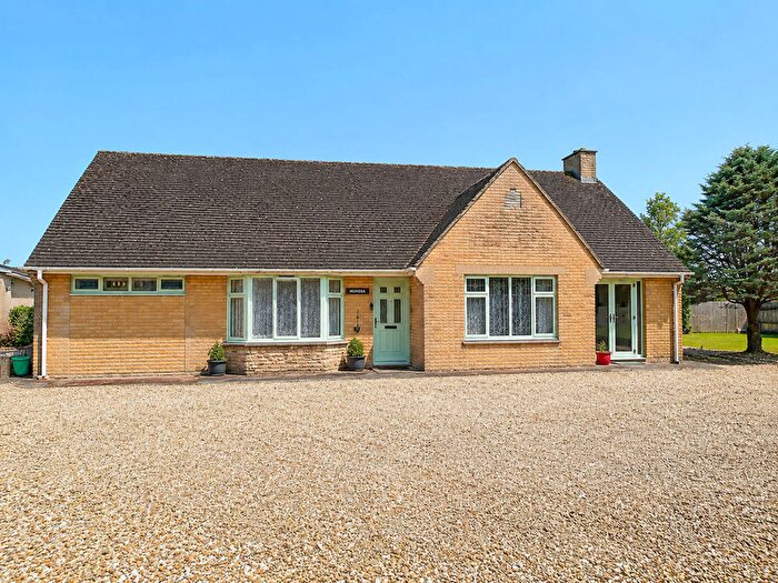 4 Bedroom Detached Bungalow For Sale In Witney Road, Finstock, OX7