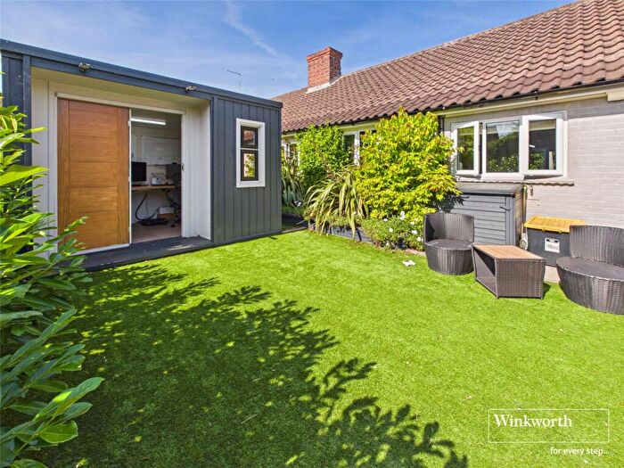 3 Bedroom Bungalow For Sale In Breach Square, Priory Avenue, Hungerford, Berkshire, RG17