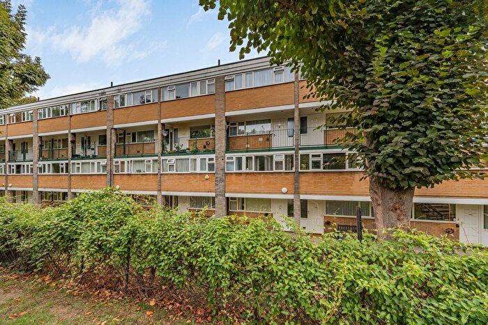 2 Bedroom Flat For Sale In North Orbital Road, Denham, Uxbridge, UB9