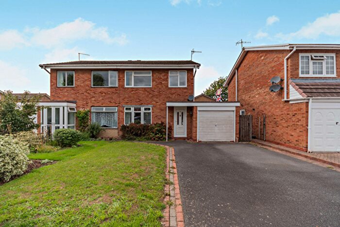 3 Bedroom Semi-Detached House For Sale In Roslin Close, Bromsgrove, Worcestershire, B60