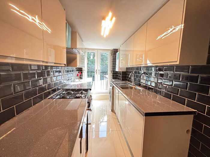 4 Bedroom Flat To Rent In Abbeydale Road, Sheffield, S7
