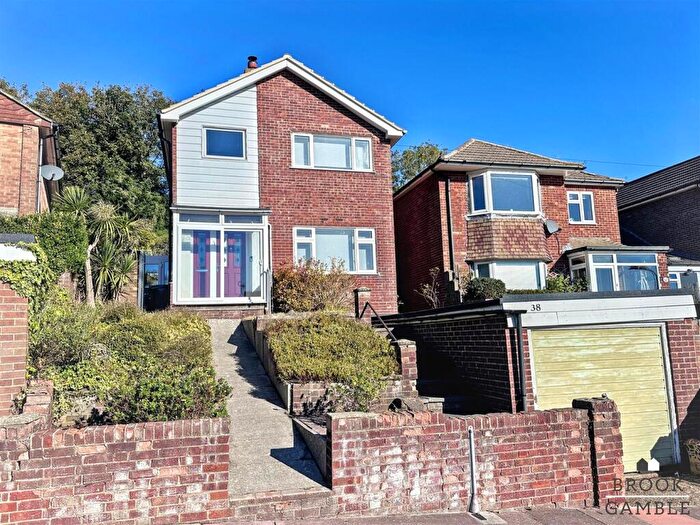 3 Bedroom Detached House For Sale In Peppercombe Road, Eastbourne, BN20