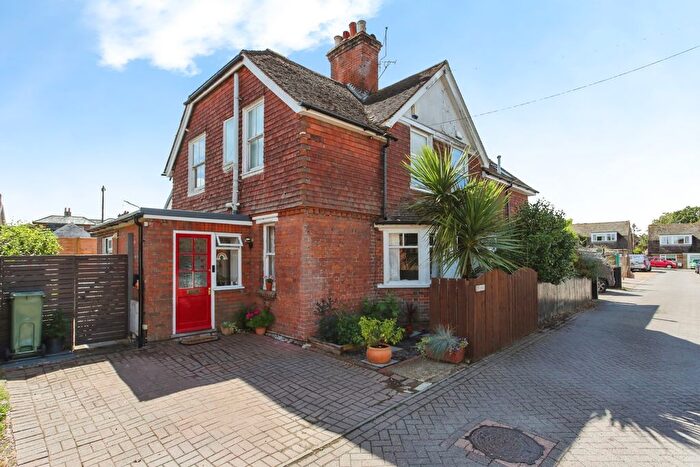 3 Bedroom Semi-Detached House For Sale In Western Avenue, Hawkhurst, Cranbrook, Kent, TN18