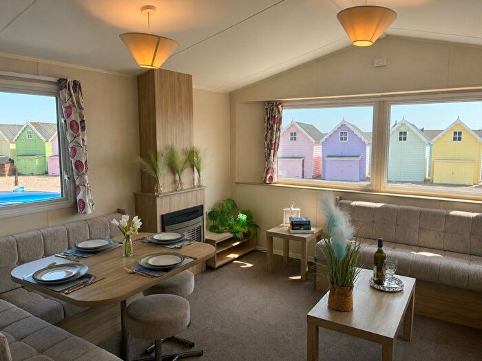 2 Bedroom Mobile/park Home For Sale In Seaview Avenue, West Mersea, Colchester, CO5