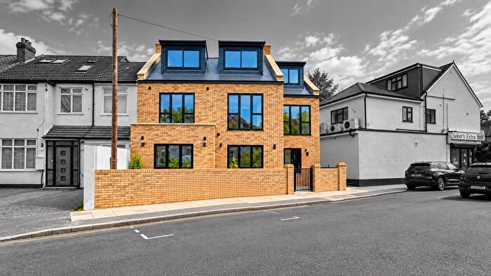 2 Bedroom Flat To Rent In Hazelwood Avenue, Morden, SM4