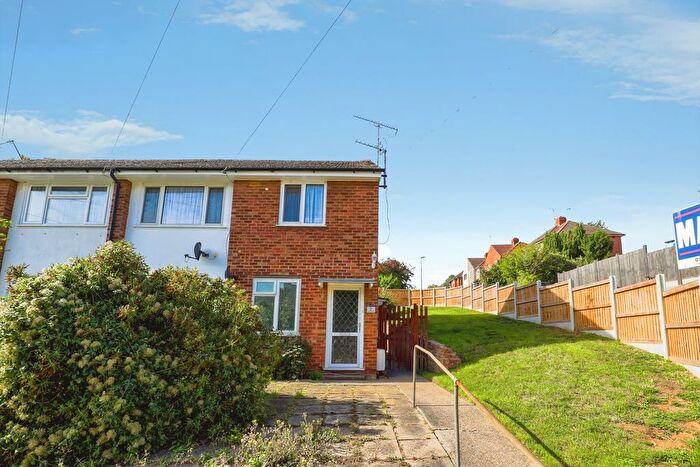 2 Bedroom Maisonette For Sale In Elaine Avenue, Rochester, Kent, ME2