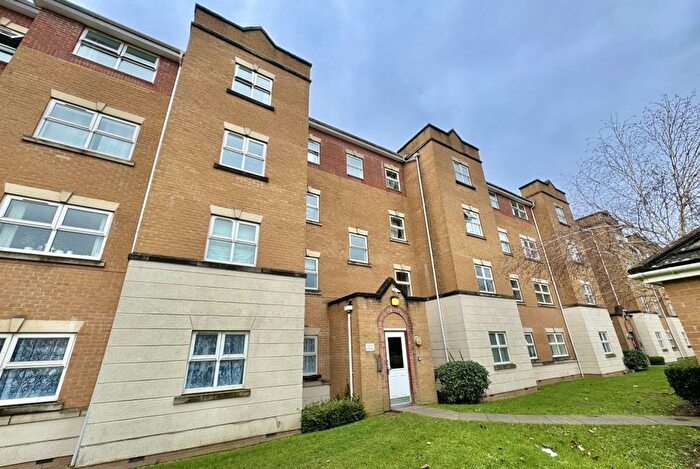 2 Bedroom Flat To Rent In Pickfords Gardens, Slough, SL1