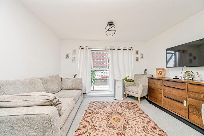 1 Bedroom Flat For Sale In Belgrave Middleway, Birmingham, B5