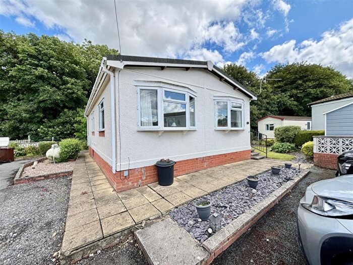 2 Bedroom Park Home For Sale In Newfield Chase, Garforth, Leeds, LS25