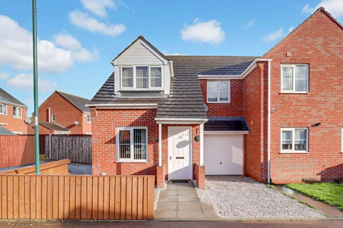 3 Bedroom Semi-Detached House For Sale In Oakford Close, Nottingham, NG8