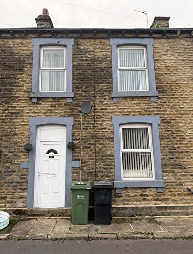 2 Bedroom House To Rent In Mount Pleasant, Gildersome, LS27
