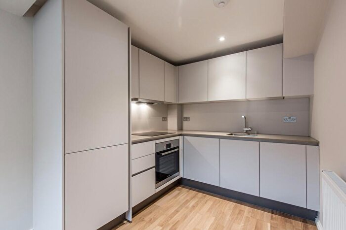 2 Bedroom Duplex To Rent In Stirling Way, AL7