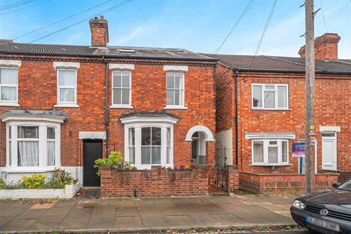 3 Bedroom End Of Terrace House For Sale In Bower Street, Bedford, MK40