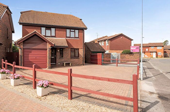 4 Bedroom Detached House For Sale In Tamar Way, Wokingham, Berkshire, RG41