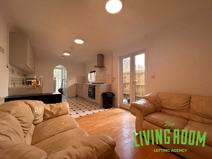 5 Bedroom House To Rent In Strathnairn Street, Roath, Cardiff, CF24