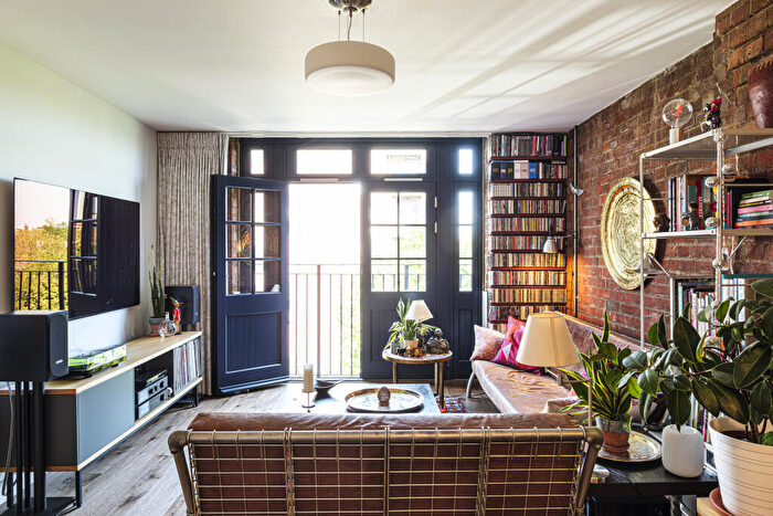 2 Bedroom Flat For Sale In Falcon Works, Mile End, E3