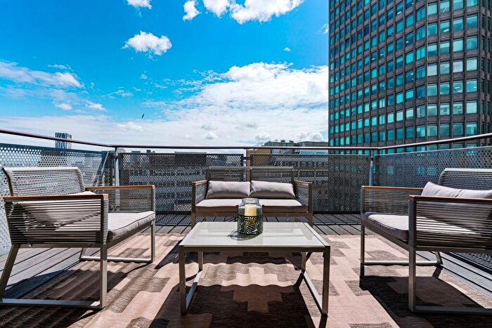 2 Bedroom Penthouse For Sale In Park View, Greyfriars Road, Cardiff, CF10