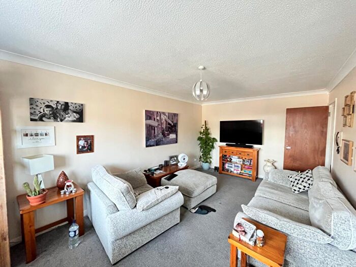 2 Bedroom Flat To Rent In Rectory Road, Rochford, SS4