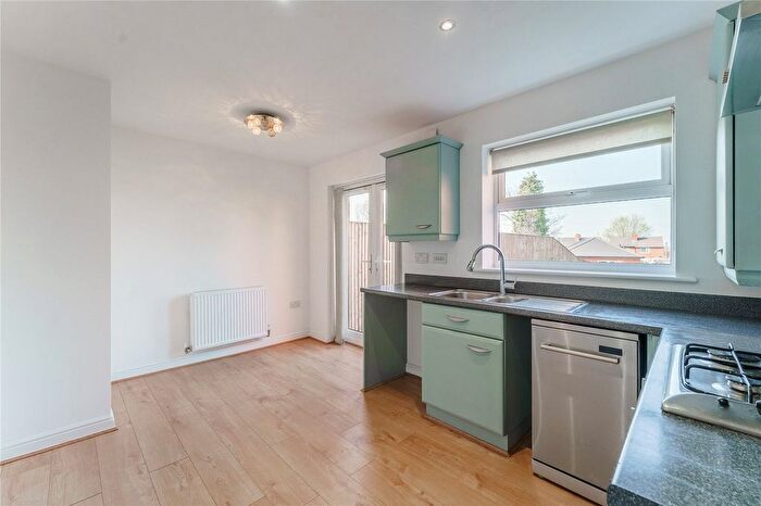 3 Bedroom Town House For Sale In Lyng Court, Knottingley, WF11