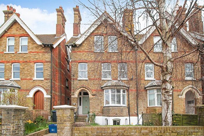 Flat To Rent In Old Dover Road, Canterbury, CT1