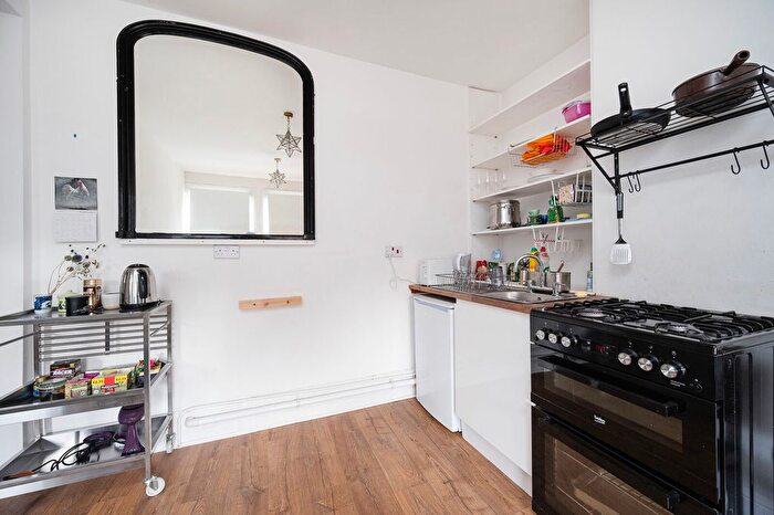 1 Bedroom Flat To Rent In Downs Road, Hackney, London, E5