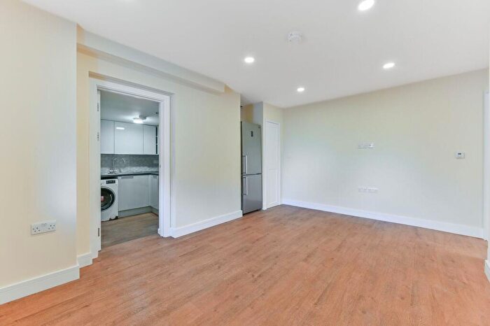 2 Bedroom Flat To Rent In Sydenham Road, Croydon, CR0