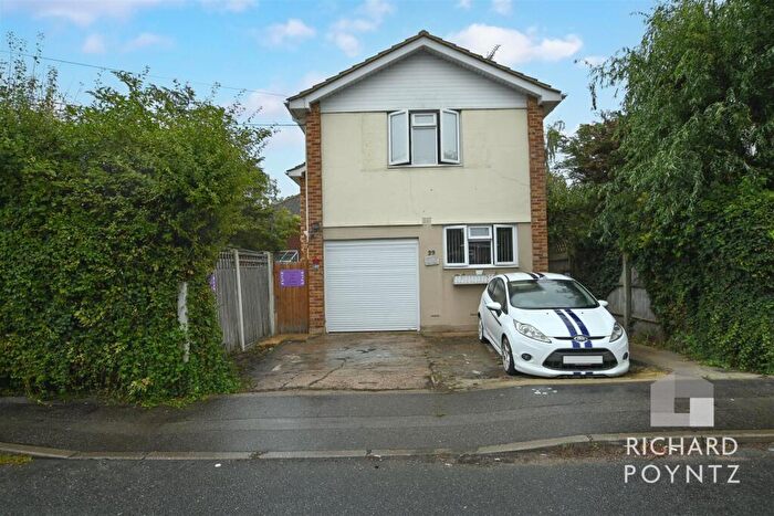 3 Bedroom Detached House For Sale In Large Side Garden - Craven Avenue, Canvey Island, SS8