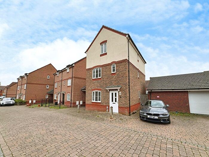 4 Bedroom Detached House To Rent In Fawn Drive, Aldershot, Hampshire, GU12