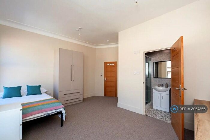 6 Bedroom Semi-Detached House To Rent In Hawarden Avenue, Liverpool, L17