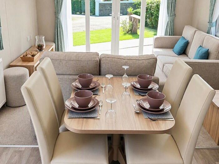 3 Bedroom Mobile/park Home For Sale In Malvern View Country Amp; Leisure Park, Stanford Bishop Worcester, WR6