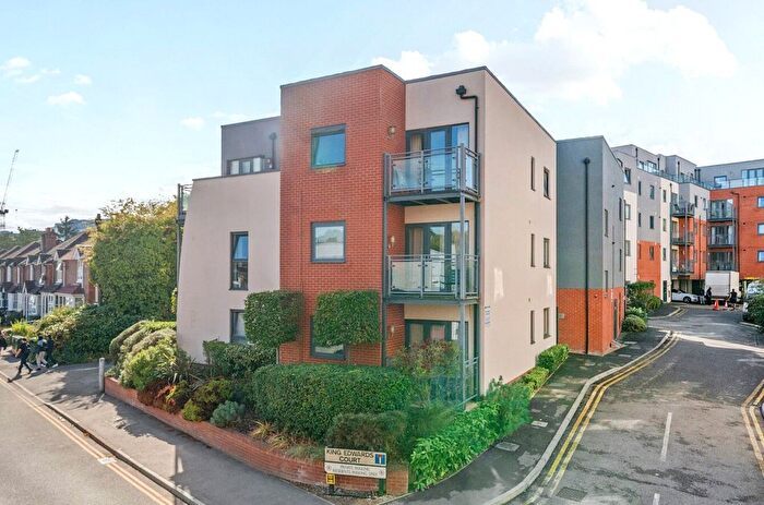 1 Bedroom Flat For Sale In Guildford, Surrey, GU1