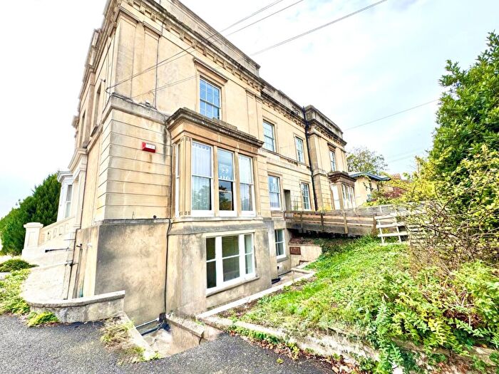 2 Bedroom Apartment To Rent In Cotham Road, Bristol, Somerset, BS6