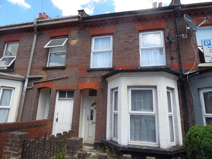 3 Bedroom Terraced House To Rent In Russell Street, Luton, LU1