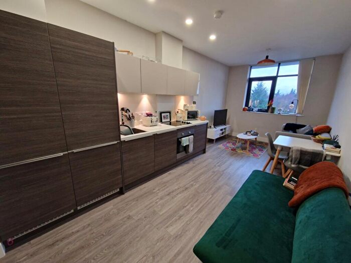 1 Bedroom Flat To Rent In Greenleigh Court, Dawsons Square, Leeds, West Yorkshire, , Uk, LS28