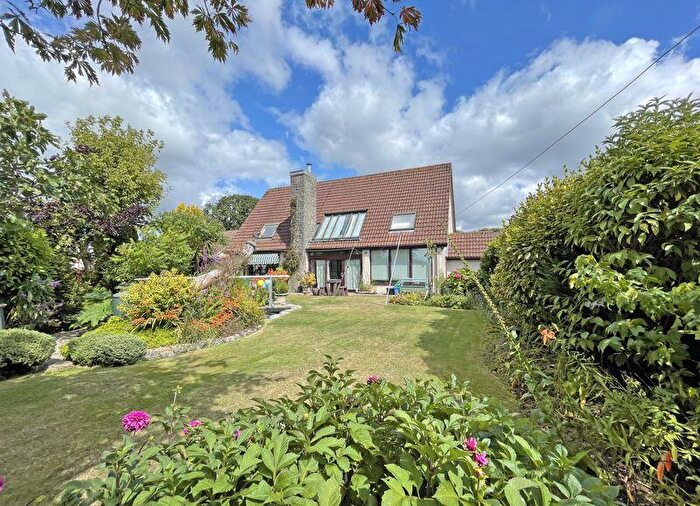 4 Bedroom Detached Bungalow For Sale In Chy-An-Amor, Dunkeswell, EX14