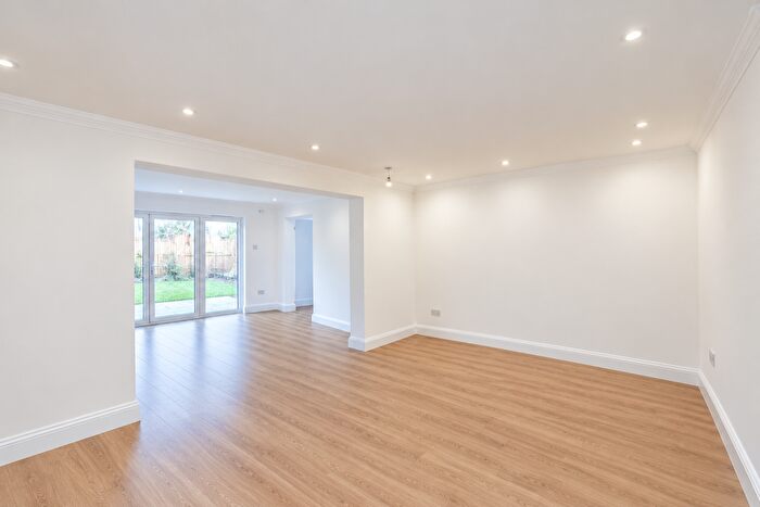4 Bedroom Semi-Detached House To Rent In Roundhill Drive, Enfield, EN2