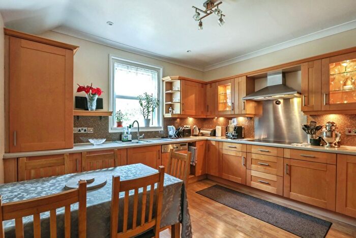 2 Bedroom Flat For Sale In Parkstone Avenue, Poole, Dorset, BH14