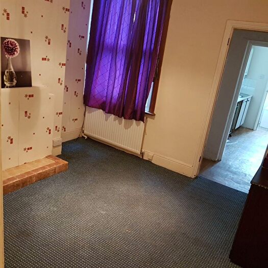 2 Bedroom Terraced House To Rent In Saxon Road, Luton, Bedfordshire, LU3