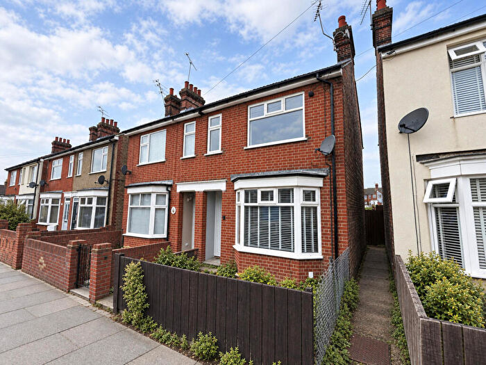 3 Bedroom Semi-Detached House For Sale In Wallace Road, Ipswich, IP1