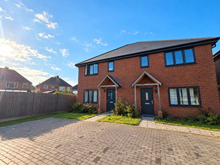3 Bedroom Semi-Detached House To Rent In Mayfield Mews, Southampton, SO19
