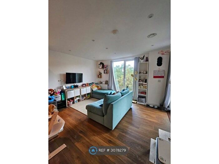 2 Bedroom Flat To Rent In Mahindra Way, Beckton, E6