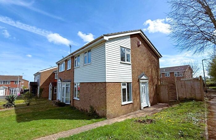 3 Bedroom End Of Terrace House For Sale In Wheatcroft Grove, Rainham, ME8