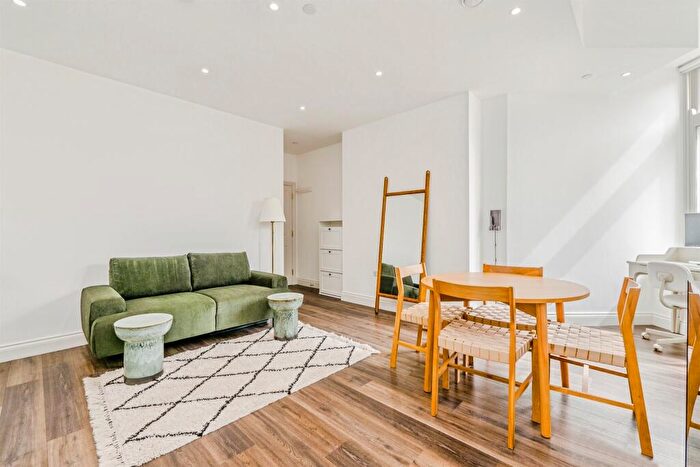 1 Bedroom Apartment For Sale In Sophia Close, Cardiff, CF11