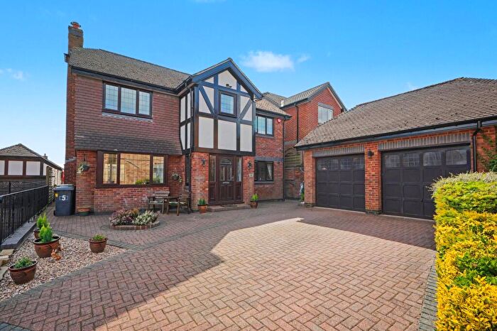 4 Bedroom Detached House For Sale In Fulneck Close, Fixby, Huddersfield, HD2