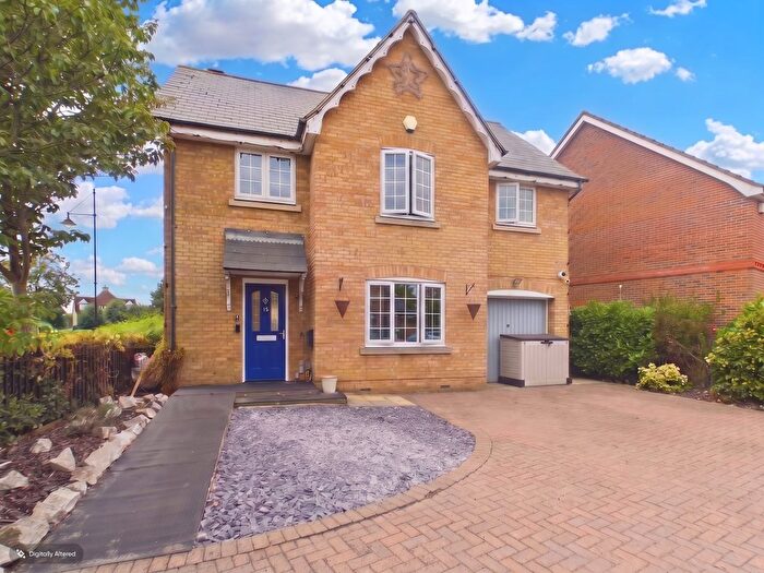 4 Bedroom Detached House For Sale In Woodrush Place, St. Marys Island, Chatham, ME4