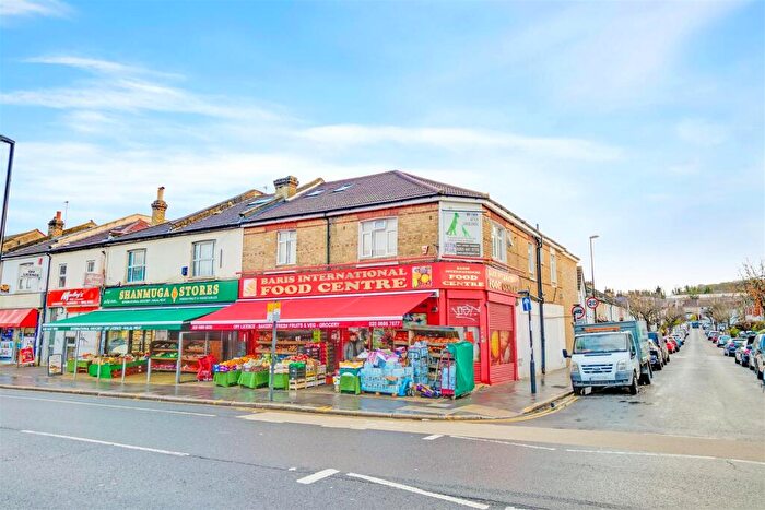 Property For Sale In Brighton Road, Canary Wharf, CR2