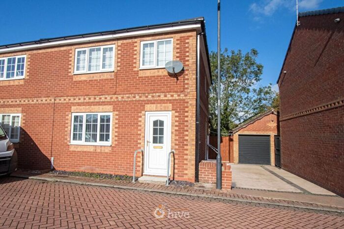 3 Bedroom Semi-Detached House For Sale In Breezemount Court, Stainforth, Doncaster, DN7
